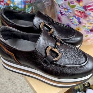 Women’s Black Platform Slip-On Sneakers with Brown Trim